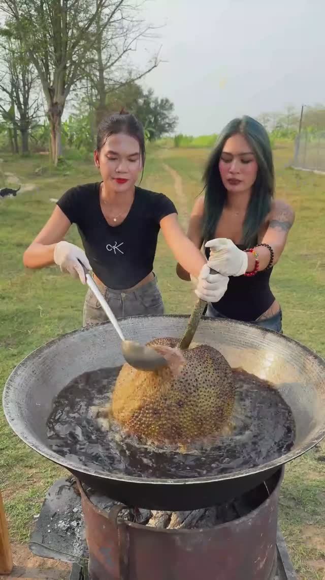 Потрясающий рецепт жареных во фритюре плодов хлебного дерева.