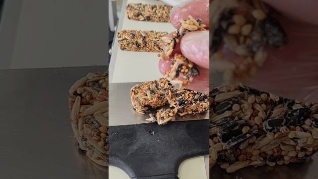 Формовка лакомств для грызунов и попугайчиков без добавления меда.