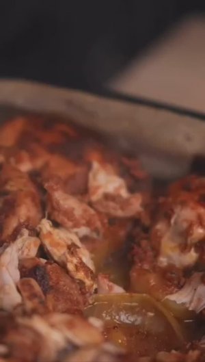 Куриные бёдра с картофелем и ароматным соусом