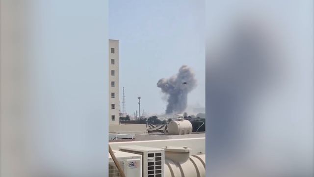 Момент мощного удара Ирана по военной базе США в Бахрейне попал на видео смотреть онлайн