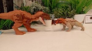 Обзор на Клыкастого ящера Иностранцевия от Mattel