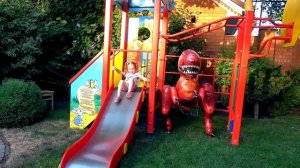 Гигантские Игрушки в новом доме у Насти на детской пло
