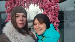 Провожу время с подругой, пока Ксюша в Новосибирске на соревнованиях, а Алексей за продуктами пошел