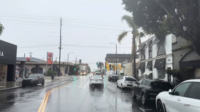США. Дождливая поездка по улицам Беверли-Хиллз