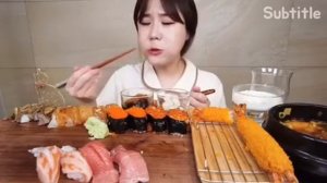 Мукбанг суши, креветки, суп Еда на камеру