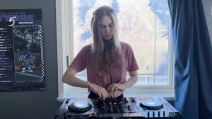 MRL - Just a chill girl mix (liquid drum & bass)