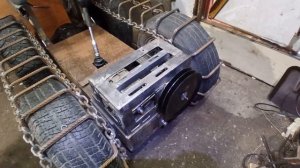 Самодельний гусеничный трактор, установил сиденье.