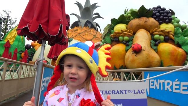 Настя в СУПЕР парке развлечений смотреть онлайн