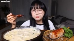 Мукбанг лапша на сливках с беконом Еда на камеру
