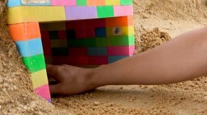 Найти и спасти Cкорую помощь из пещеры - Игрушечные машинки для детей