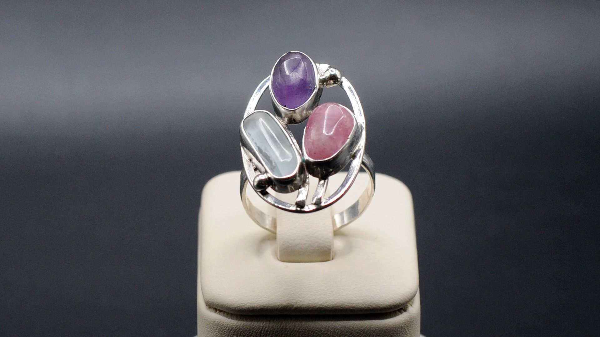 Кольцо: Аметист, Турмалин, Аквамарин.