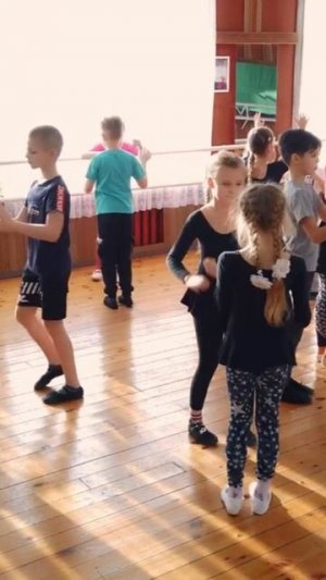 Бим бам бом - весёлый танец.