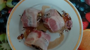 Шампиньоны запечённые в беконе с сыром.