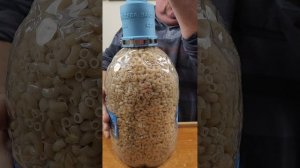 6929 Храним крупу без жучков пищевой моли в пластиковых бутылках под вакуумом без доступа кислорода