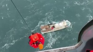 Экипаж рыболовецкого судна спасли в шторм у берегов Сахалина