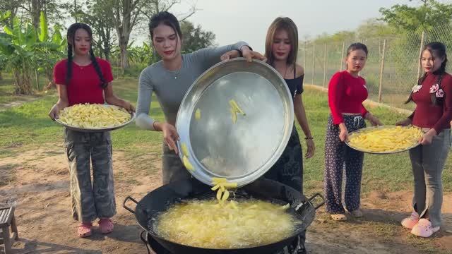 Потрясающий рецепт жареного картофеля во фритюре.