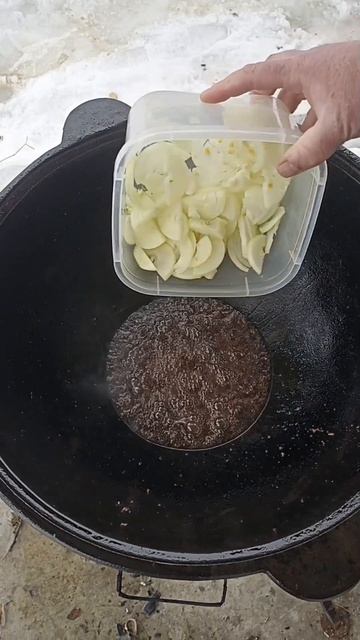 Утка с картошкой в казане.