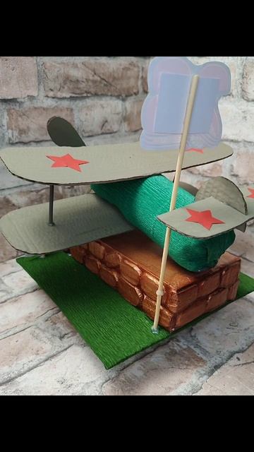 поделка  самолёт из картона и бутылки