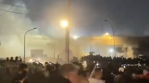 ❗️ В Багдаде иракцы штурмуют здание посольства США