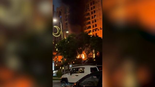 Пожар начался в здании отеля Fairmont The Palm в Дубае смотреть онлайн