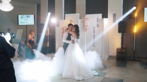 свадебный танец молодых