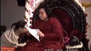 23.12.1993 г.
Чтение поэмы Уильма Блейка в присутствии Шри Матаджи. Без перевода и без субтитров