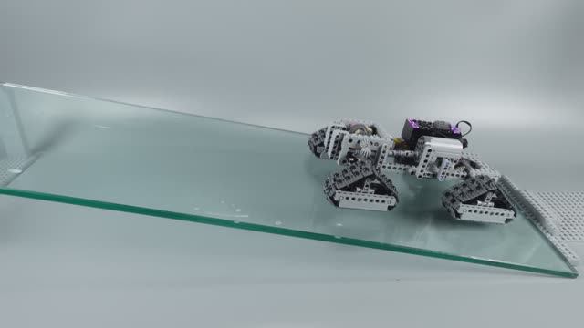 Вождение автомобилей Lego по скользкому склону Driving Lego Vehicles Up A Slippery Slope