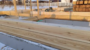 Строю деревянный дом. Строганный брус на пену.