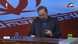 مذيع التلفزيون الإيراني ينهار بالبكاء أثناء قراءة خبر اغتيال المرشد الأعلى