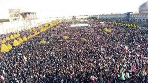 Огромные толпы иранцев скорбящих по Хаменеи и требующих возмездия..mp4