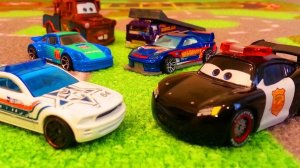 МУЛЬТИКИ ПРО МАШИНКИ 🚗  В ПРИСТОНЕ НОВЫЕ ЛЕГЕНДЫ ТРАССЫ. МАКВИНУ ЭТО ЯВНО НЕ НРАВИТСЯ