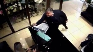 Дагестанец набил морду дагестанке в Махачкале Рабочие будни в дагестанском цветочном магазине.