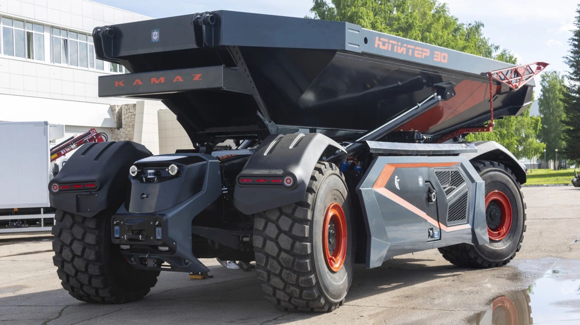 Хищник и робот дворник. Поручение Путина.