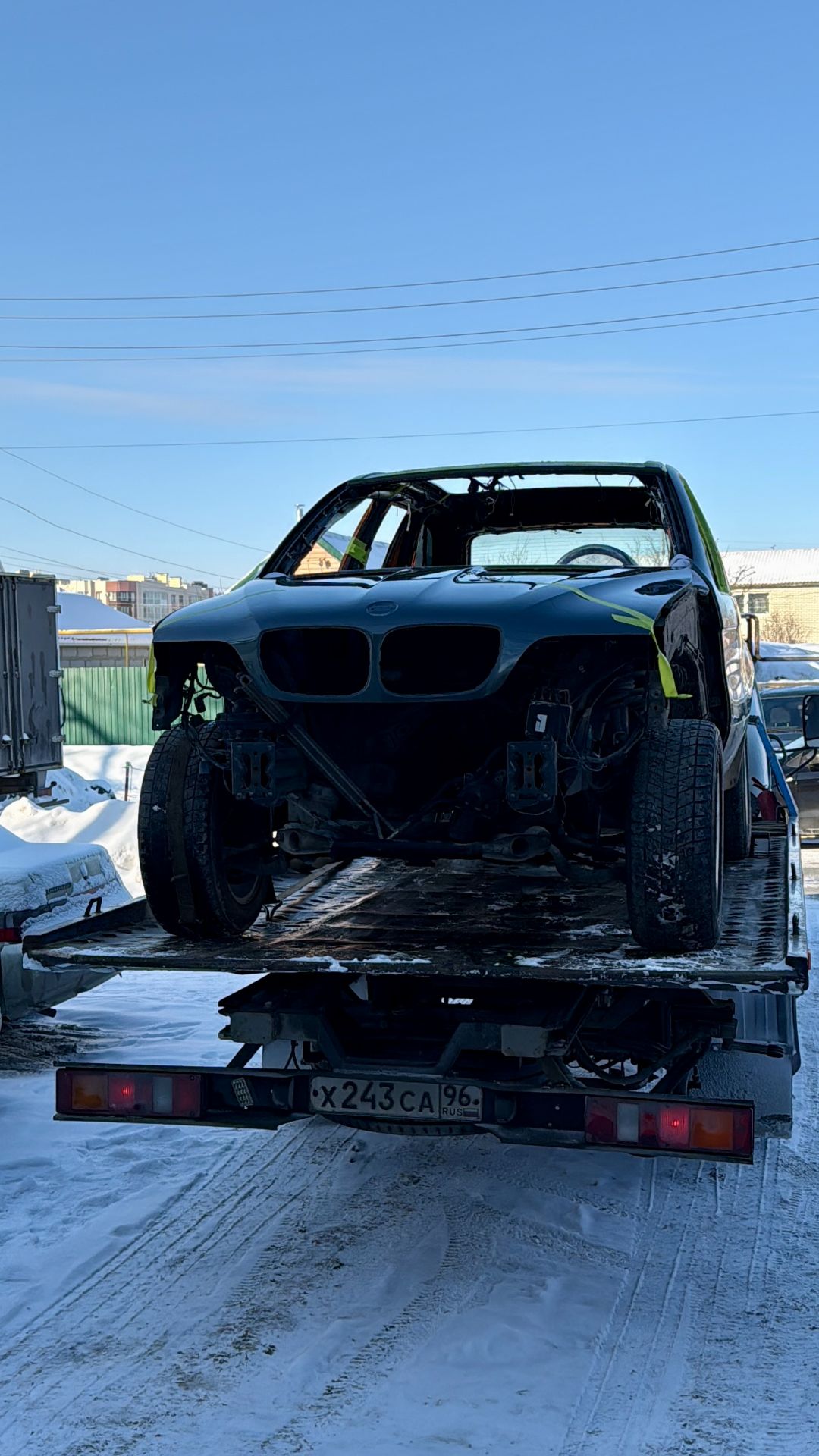 Сняли панораму с BMW X5 E53 и снова отправили его в покраску.
