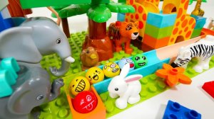 СТРОИМ ГОРКУ ДЛЯ ШАРИКОВ С ЖИВОТНЫМИ КАТАЕМ ШАРИКИ ВИДЕО ДЛЯ ДЕТЕЙ ДЕТСКИЙ КАНАЛ ИГРАЛКИ-ЗАЛИПАЛКИ