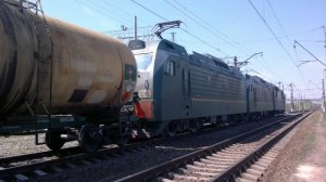Полтора часа монотонного ритма: грузовой поезд 2ЭС4К в Рыбацком