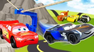 МУЛЬТИКИ ПРО МАШИНКИ 🚗 МОЛНИЯ МАКВИН И ВСПЛЕСК СКОРОСТИ. КИБЕР ТРАССА ДЛЯ СЛОЖНЕЙШИХ ТРЮКОВ ОТКРЫТА