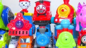 Различные паровозики Томас и его друзья. Используем:паука,батарейки для работы. #дети #видеодлядетей
