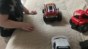 машинки катаем и играем