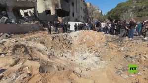 ظهور حفرة عميقة في تل أبيب إثر سقوط صاروخ إيراني