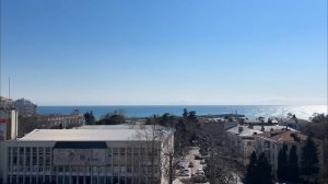 Ялта. Город с высоты 5 этажа Дома Торговли. ДТ. Пиццерия MAMASITA. 28.02.2026. Крым. Crimea. Yalta.