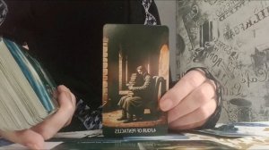 Что он прячет глубоко в душе? Расклад Таро
