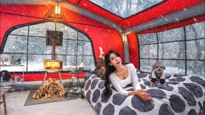 Кемпинг в снегопад внутри огромной надувной капсульной палатке. Бушкрафт