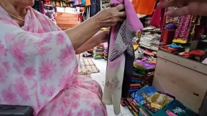 Зрители прислали пожертвования. Покупаем гирлянды. Выбираем сари для индийских девушек.