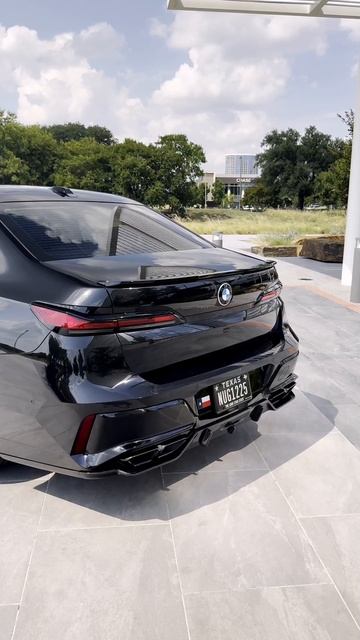 Роскошный BMW 760i 2025 с карбоновым обвесом RNG Design