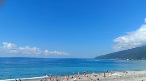 За синими морскими далями.