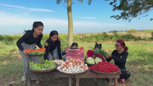 Потрясающий рецепт соуса «Прохок» со свежим яйцом и овощами, приготовленный по-деревенски