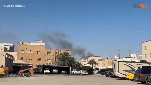 Над территорией посольства США в Кувейте поднимается дым смотреть онлайн
