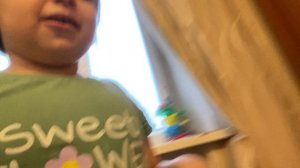 Ева бегала по дому