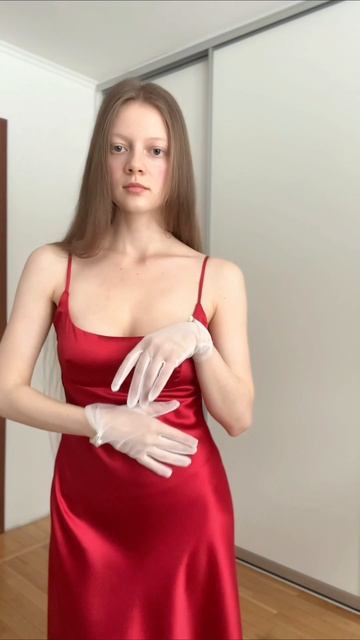 Девушка в красном
#длинныеволосы #волосы #красноеплатье #befree #платье #образ #стиль2026 #стиль